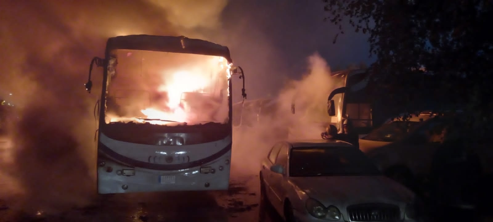 النقل تصدر بياناً بشأن حريق التهم مرآباً حكومياً وتعلن تشكيل لجنة تحقيق