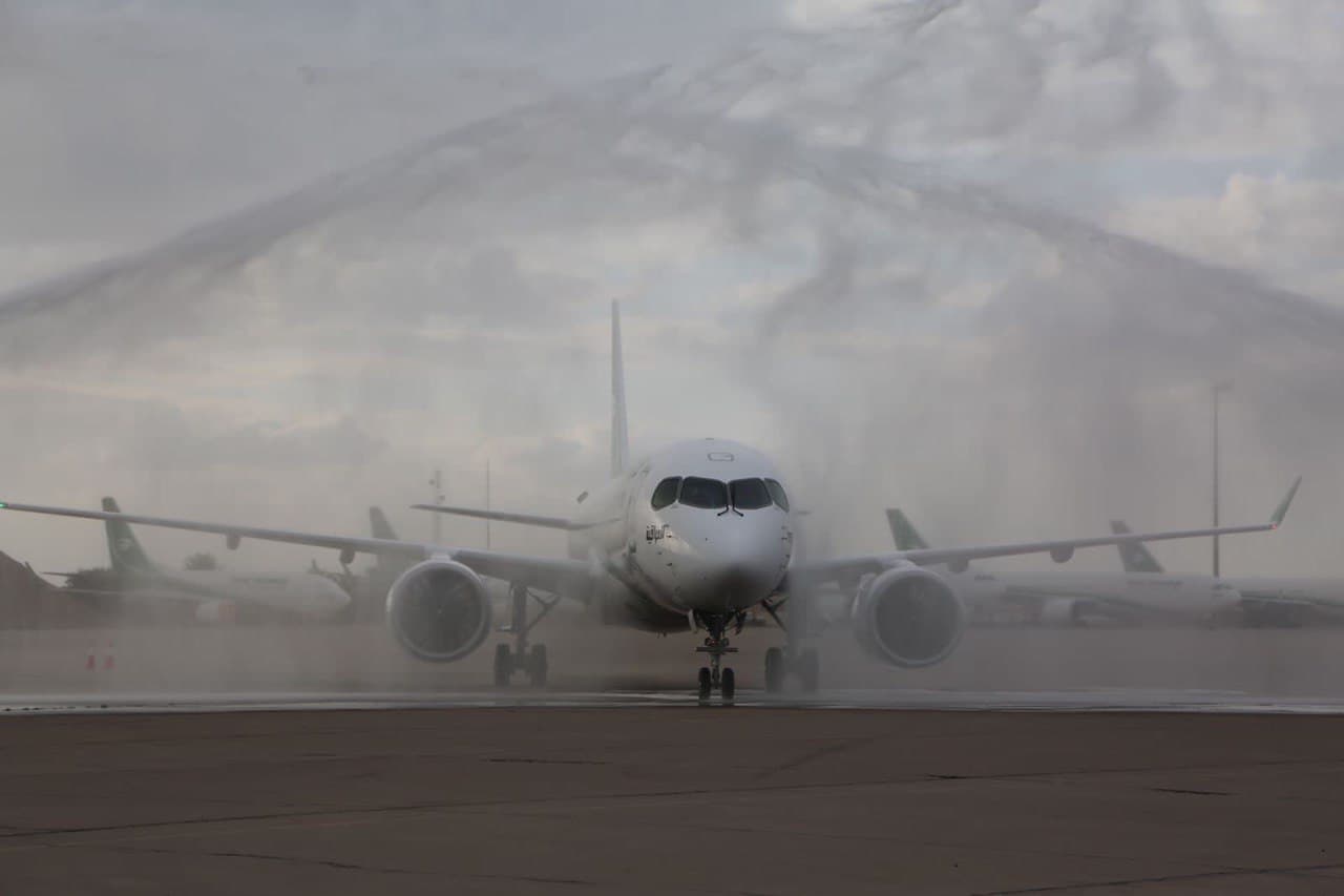 انضمام طائرة جديدة من طراز Airbus A220 إلى أسطول الناقل العراقي (صور)