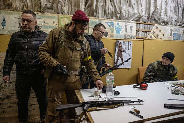 زيلينسكي: سنفتح باب التطوع للأجانب من خارج أوكرانيا لصد العدو