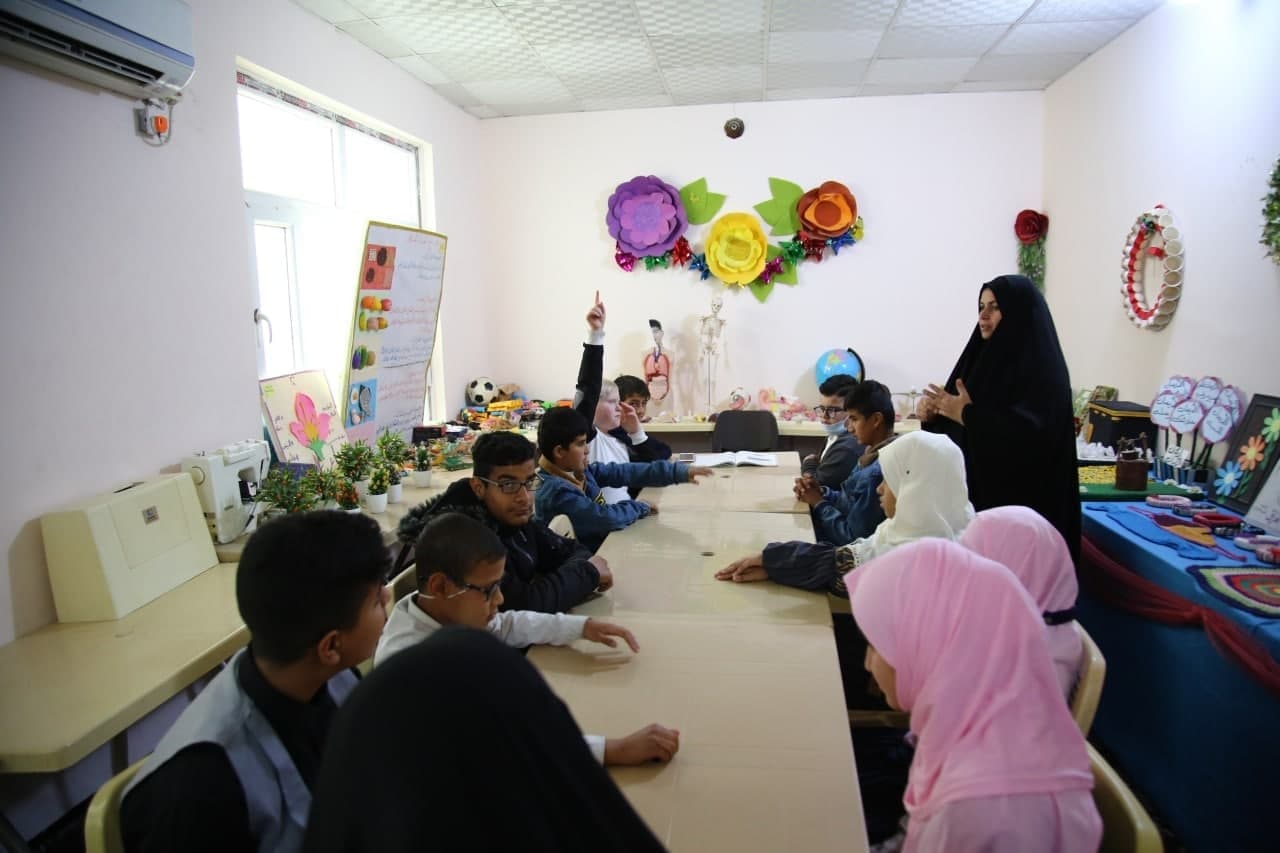 لماذا بكى الشيخ الكربلائي؟ وما كان حصاد توصياته؟ .. معهد يقدم انواعا من الدراسة للمكفوفين (صور)