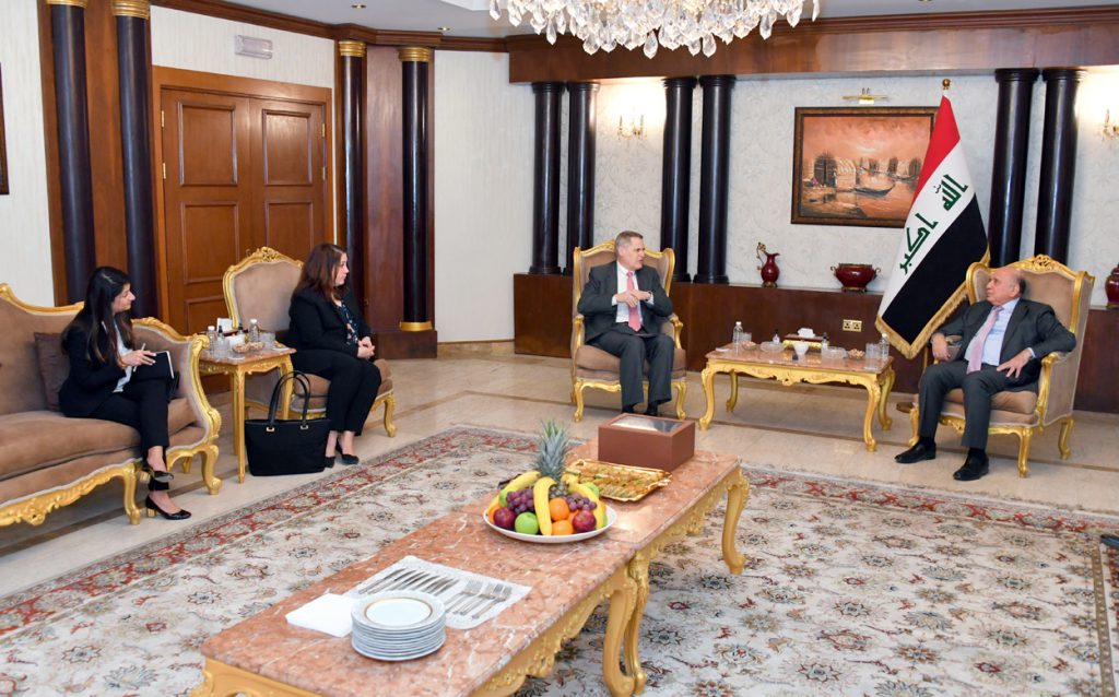 بحثا أسعار النفط.. نائب مساعد وزير الخارجيَّة الأمريكيّ يطلع فؤاد حسين على تطورات "النووي الإيراني"