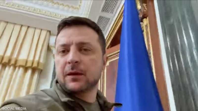 زيلينسكي يعود إلى القصر الرئاسي.. ويوجه رسالة للغرب