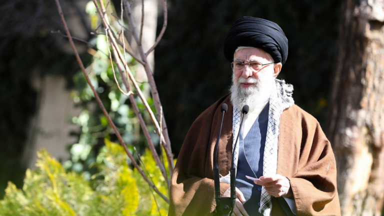 المرشد الايراني: الأحداث السياسية الجارية جزء من منعطف تاريخي كان يعتقد أنه انتهى