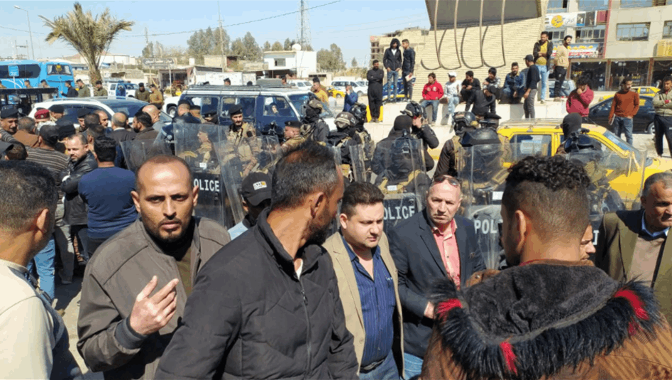 متظاهرون يغلقون طريق كربلاء - بابل والشغب تتدخل