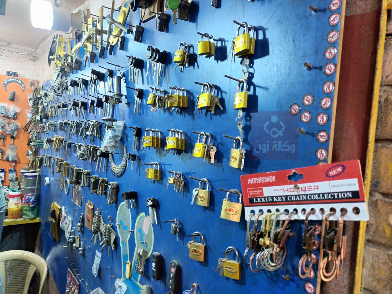 تحولت من الميكانيكي الى الالكتروني.. اسطوات المفاتيح في كربلاء فككوا اسرار صناعتها (صور)