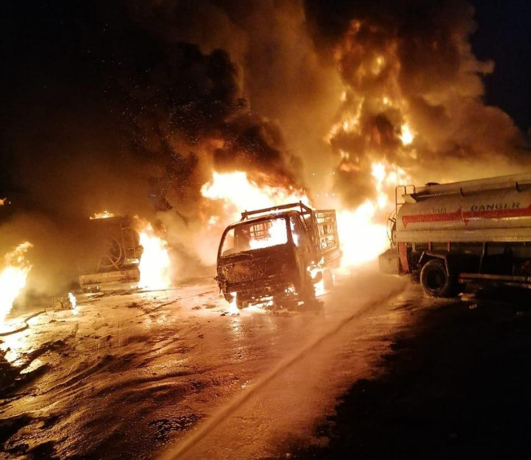 إخماد حريق طال عجلات محملة بالوقود في بغداد