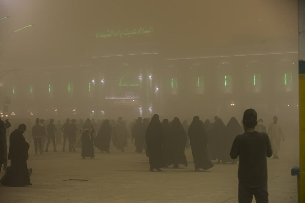 عاصفة ترابية عنيفة تضرب كربلاء