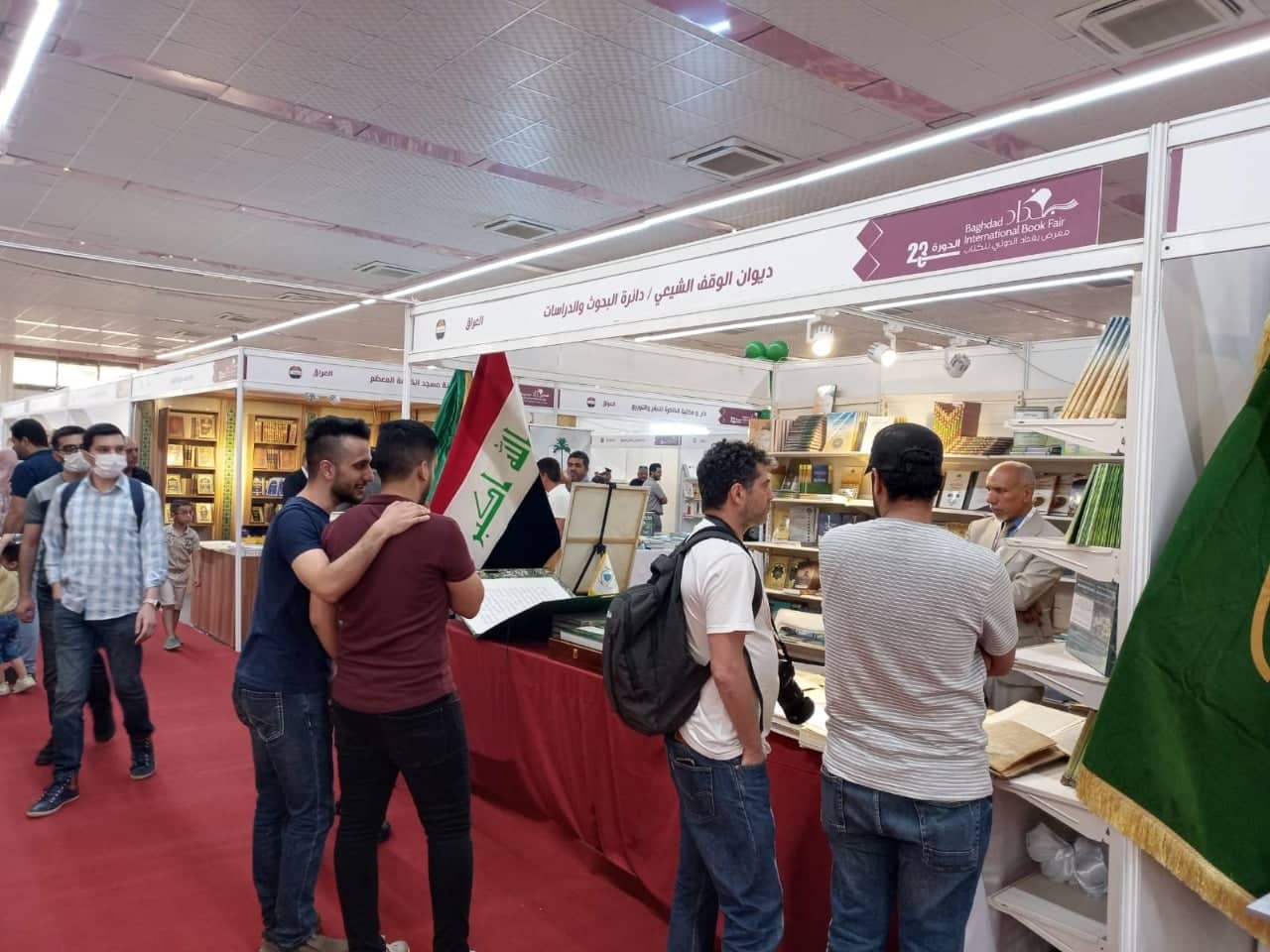 جناح ديوان الوقف الشيعي في معرض بغداد الدولي للكتاب يشهد إقبالاً واسعاً