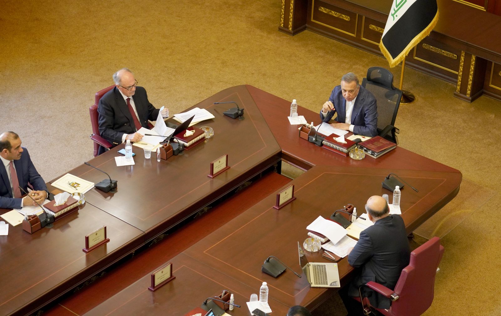 الكاظمي يوجّه بإعداد جرد بأسماء المتعاقدين تمهيداً لتثبيتهم