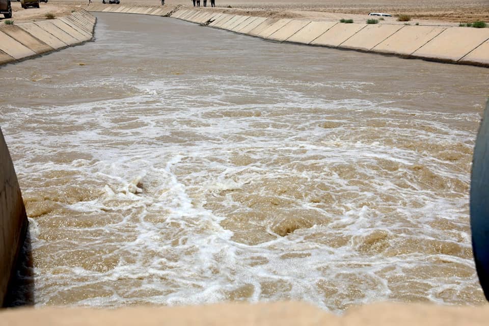 لتقليل الضائعات .. العراق يعتمد طريقة جديدة في نقل المياه (صور)