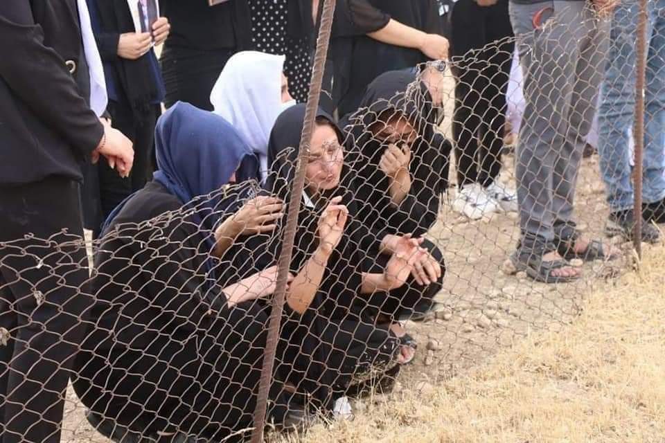 العتبة الحسينية المقدسة تشارك في مراسيم فتح المقابر الجماعية في سنجار (صور)