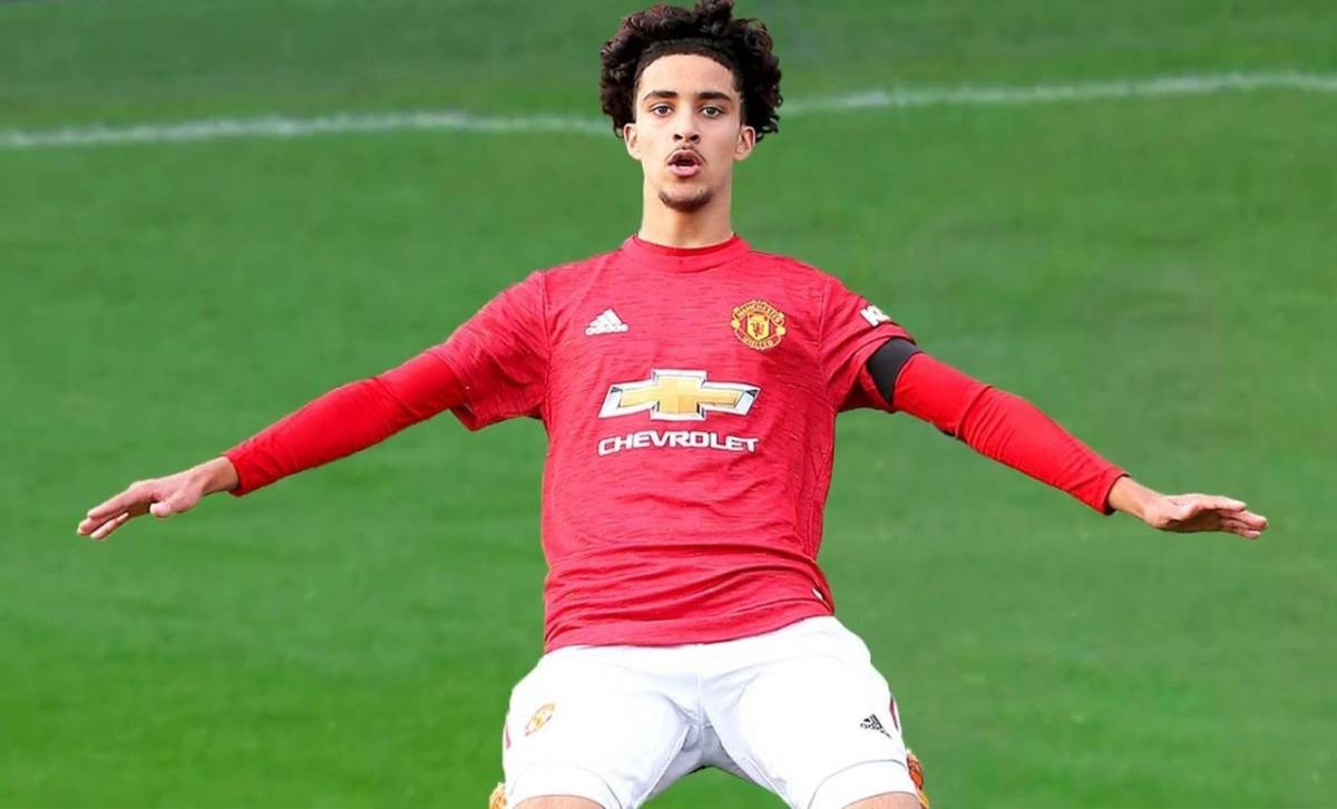 زيدان إقبال يوقع على عقد جديد طويل الأمد مع مانشستر يونايتد