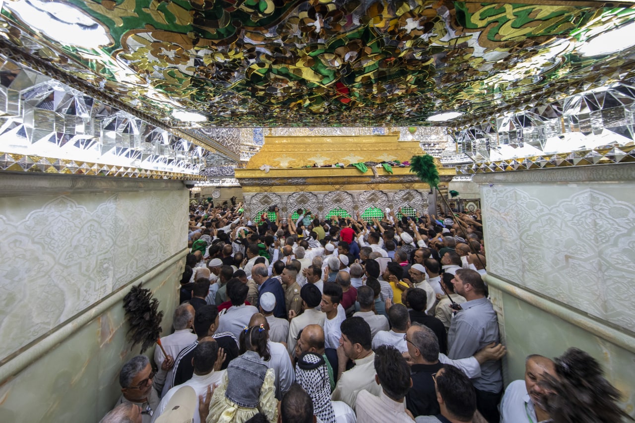 من كل فج عميق .. ملايين المسلمين يحيون يوم عرفة عند قبر الحسين (ع) في كربلاء (صور)