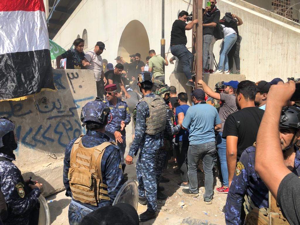 "وزير الصدر" يوجه نصيحة للمتظاهرين