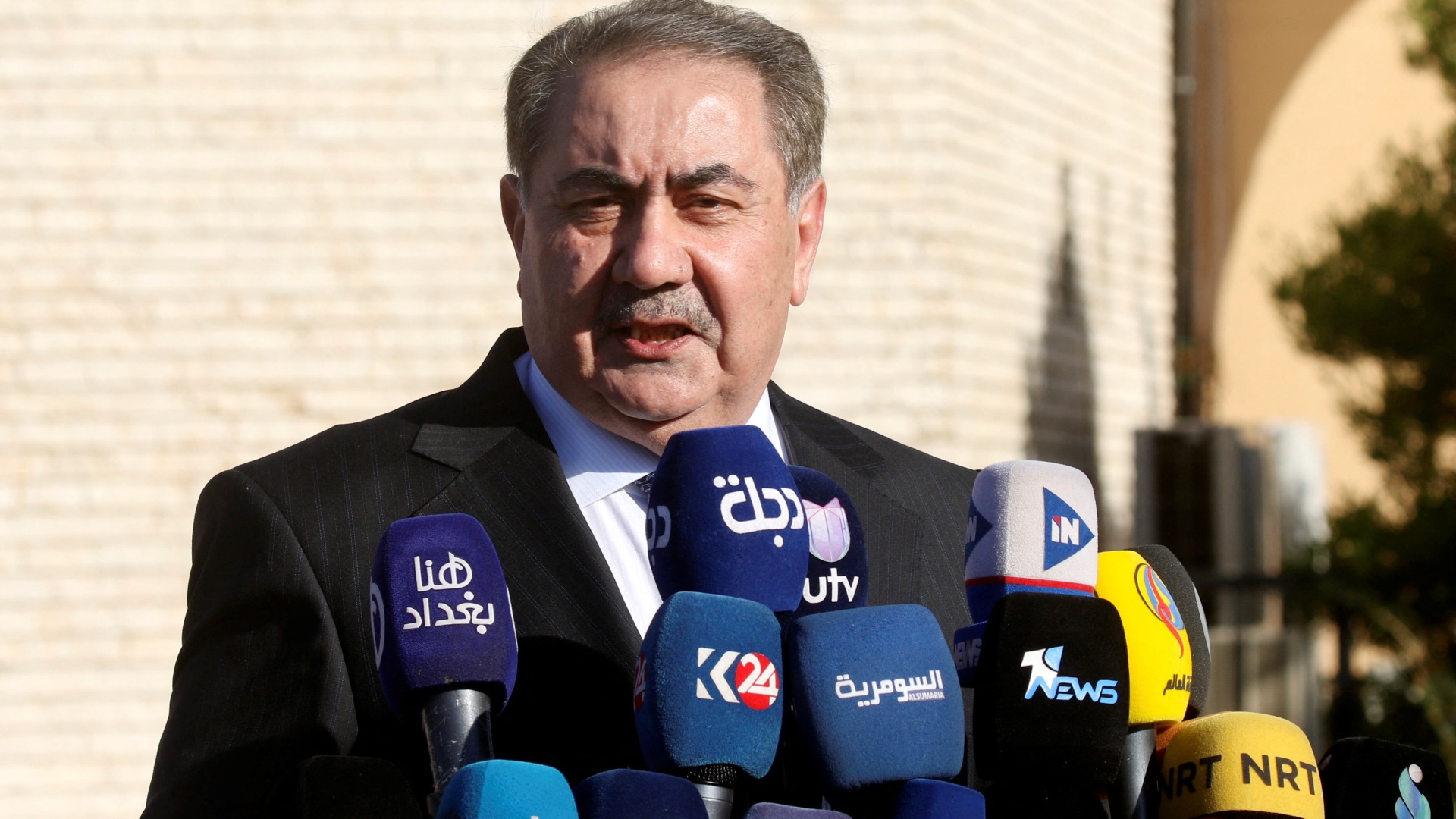 زيباري يحذر من حرب أهلية في العراق: الاحتقان الشيعي بلغ ذروته