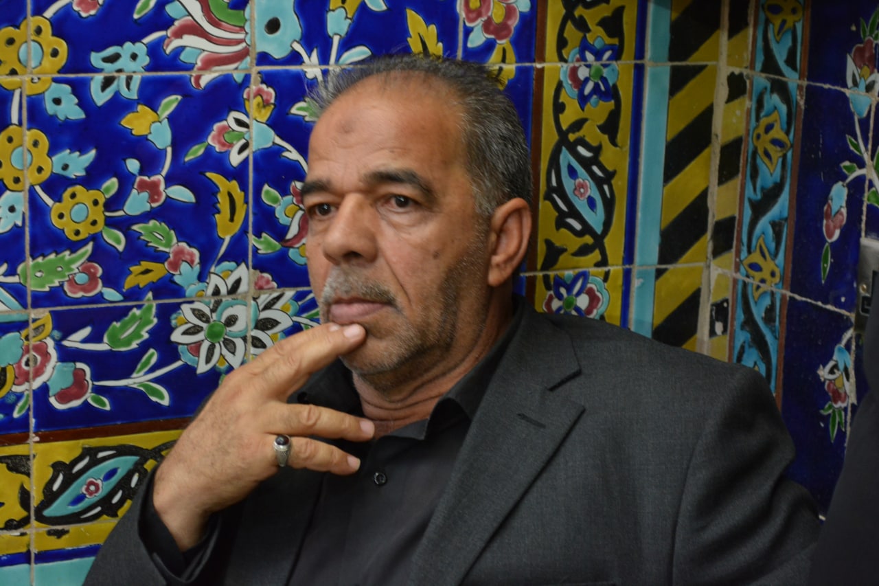 حين يتقمص المادح ثوب الثعلب