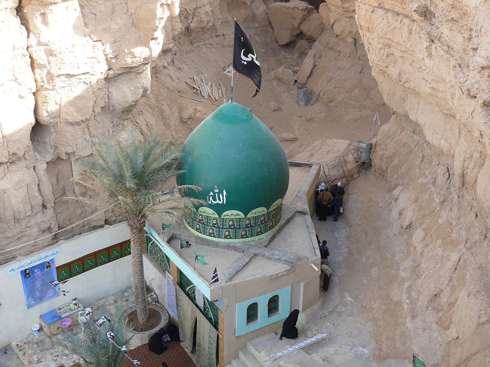 انهيار تلة ترابية في قطارة الامام علي (ع) بكربلاء (صورة)