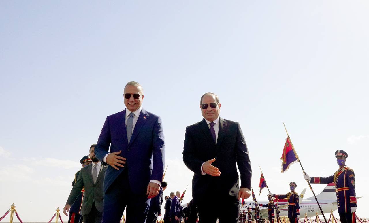 الكاظمي يصل مصر للمشاركة بالقمة الخماسية (صور)