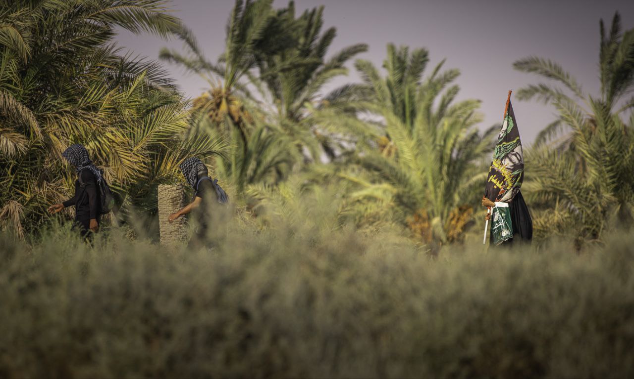 الرفيق بثوب أسود