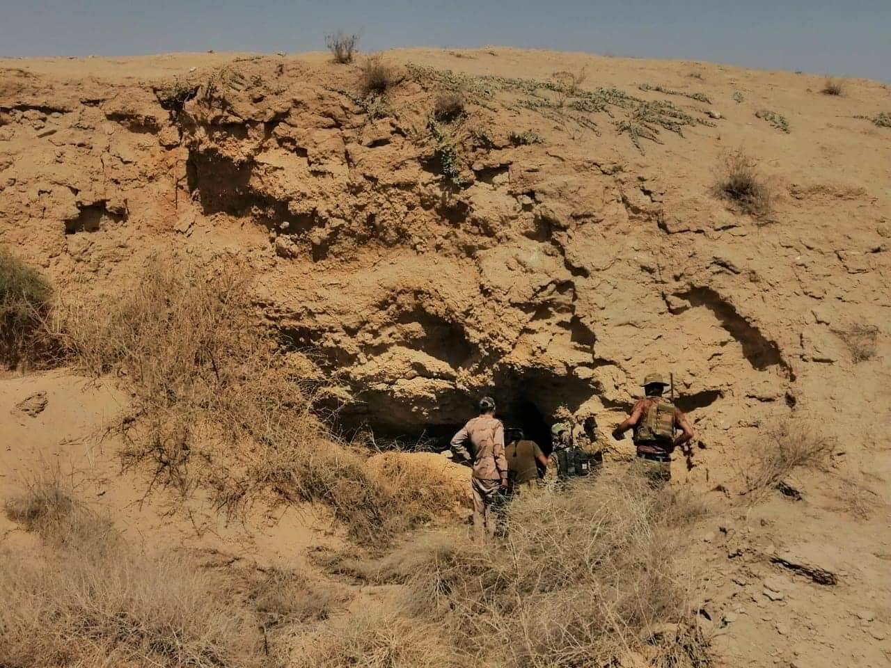 تدمير 4 مضافات لداعش غربي العراق (صور)