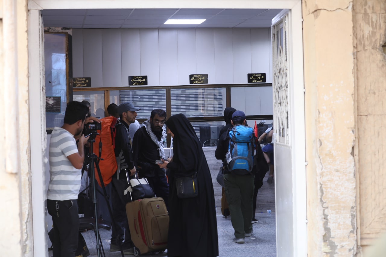 مليونا زائر ايراني وصلوا  لحد الان.. بالارقام تعرف على اعداد الزائرين الداخلين والخارجين من العراق