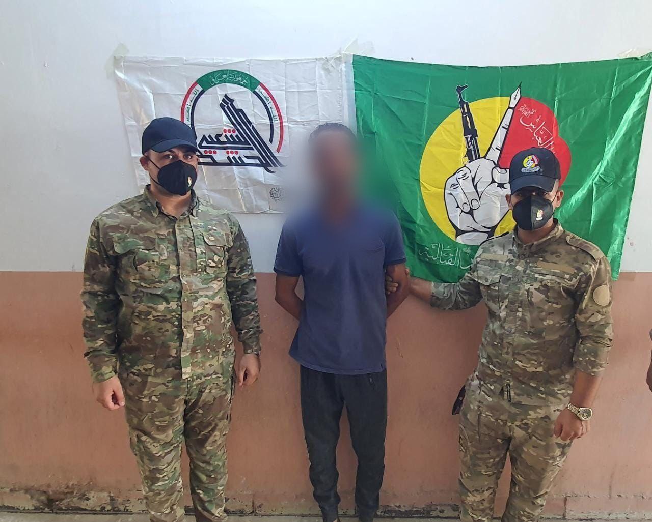 حشد العتبات المقدسة يلقي القبض على "مندس" يوزع منشورات تحمل افكاراً دينية منحرفة في كربلاء