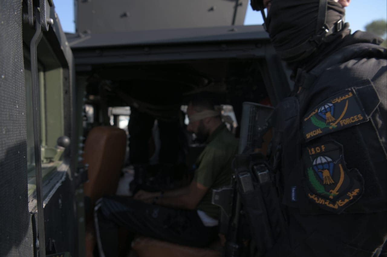 جهاز مكافحة الإرهاب يلقي القبض على 6 عناصر إرهابية (صور)