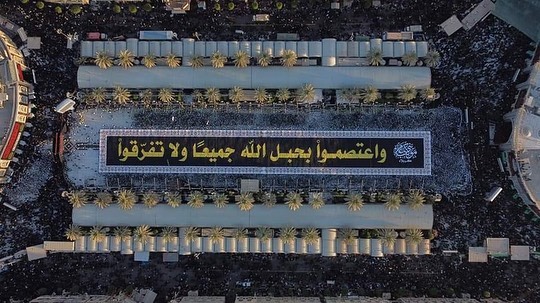 "واعتصموا بحبل الله جميعاً ولا تفرّقوا".. موكب عزاء بني عامر في كربلاء فجر اليوم (فيديو)