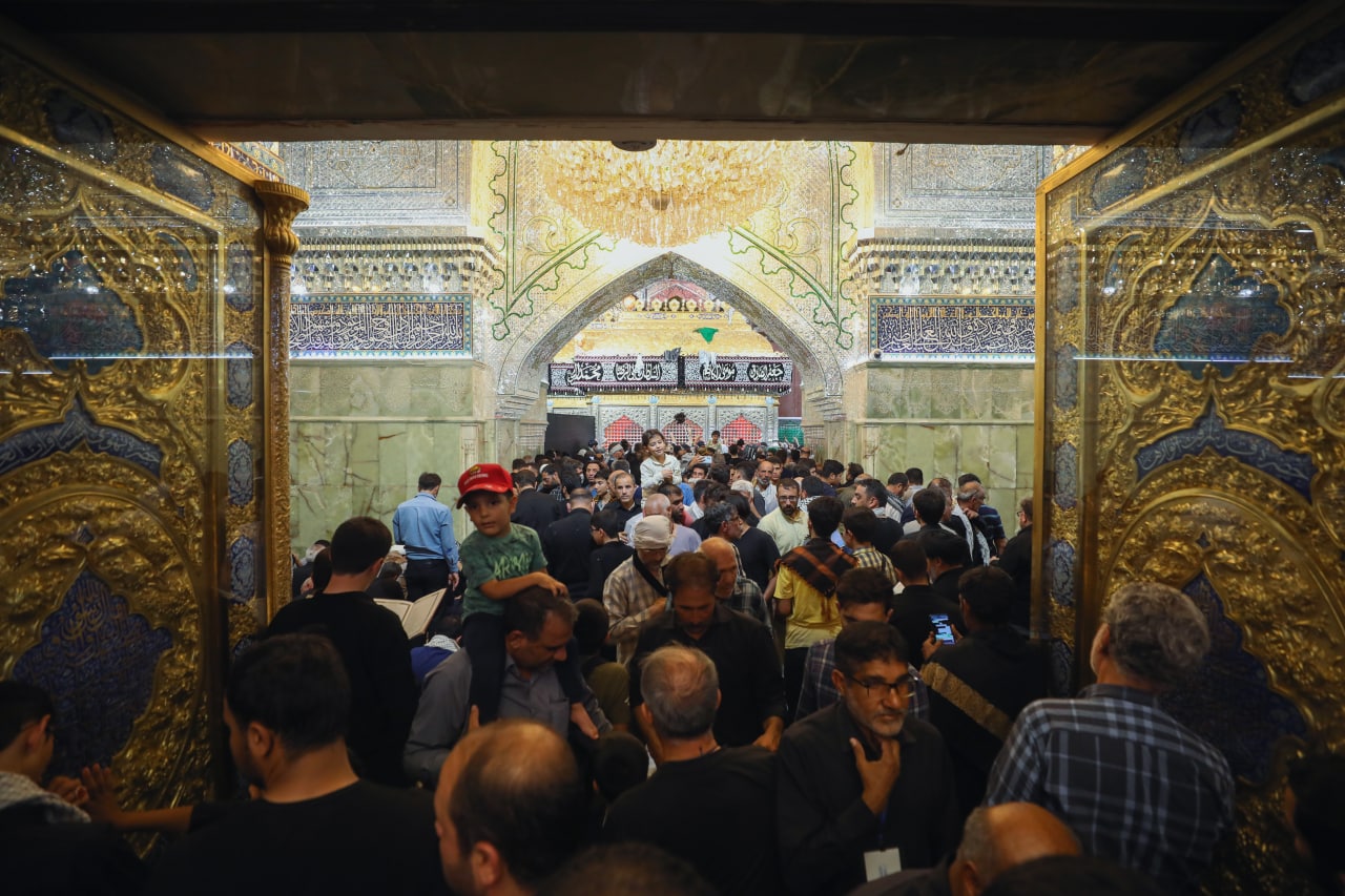 بالصور.. استمرار توافد الزائرين لمرقد العسكريين (ع) في سامراء