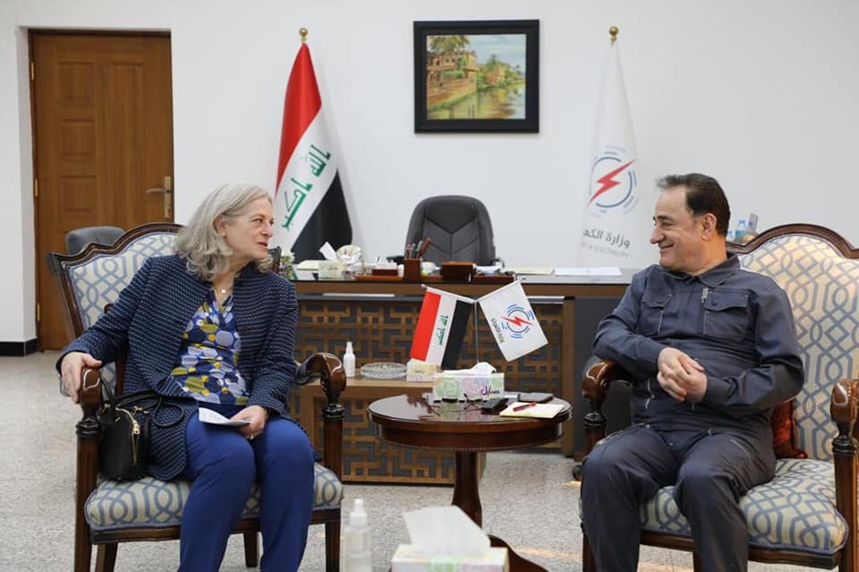 الكهرباء تكشف عن خطتها لزيادة الإنتاج وامريكا تدعو الشركات العالمية للعمل في العراق