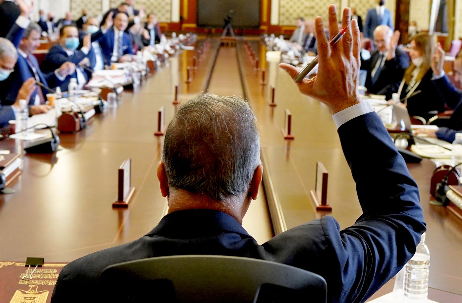 حكومة تصريف الاعمال وغياب الرقابة عنها