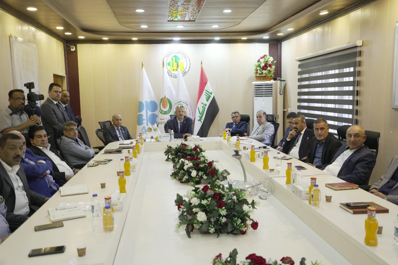 وزير النفط: نخطط لاستثمار اكثر من مليار قدم مكعب من الغاز المصاحب