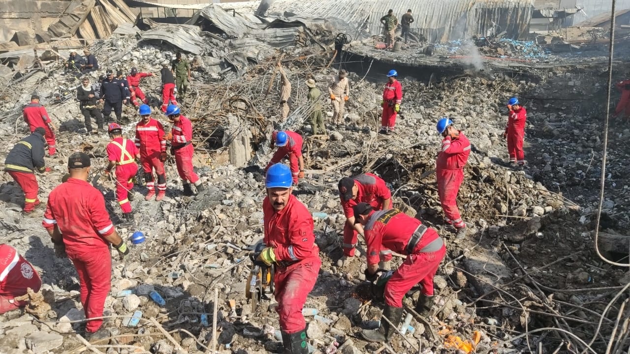 الدفاع المدني يكشف إشعاراً أولياً عن سبب اندلاع حريق الوزيرية