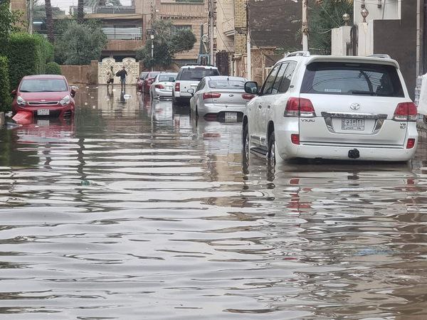 وسط استمرار الامطار.. غرق أحياء ومناطق في العاصمة بغداد