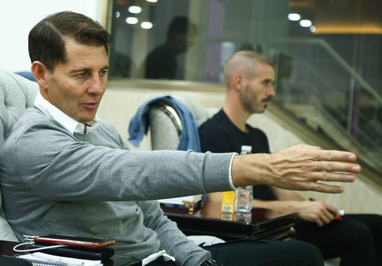 كاساس يستبعد المحترفين ويختار 23 لاعباً محلياً لخوض خليجي 25