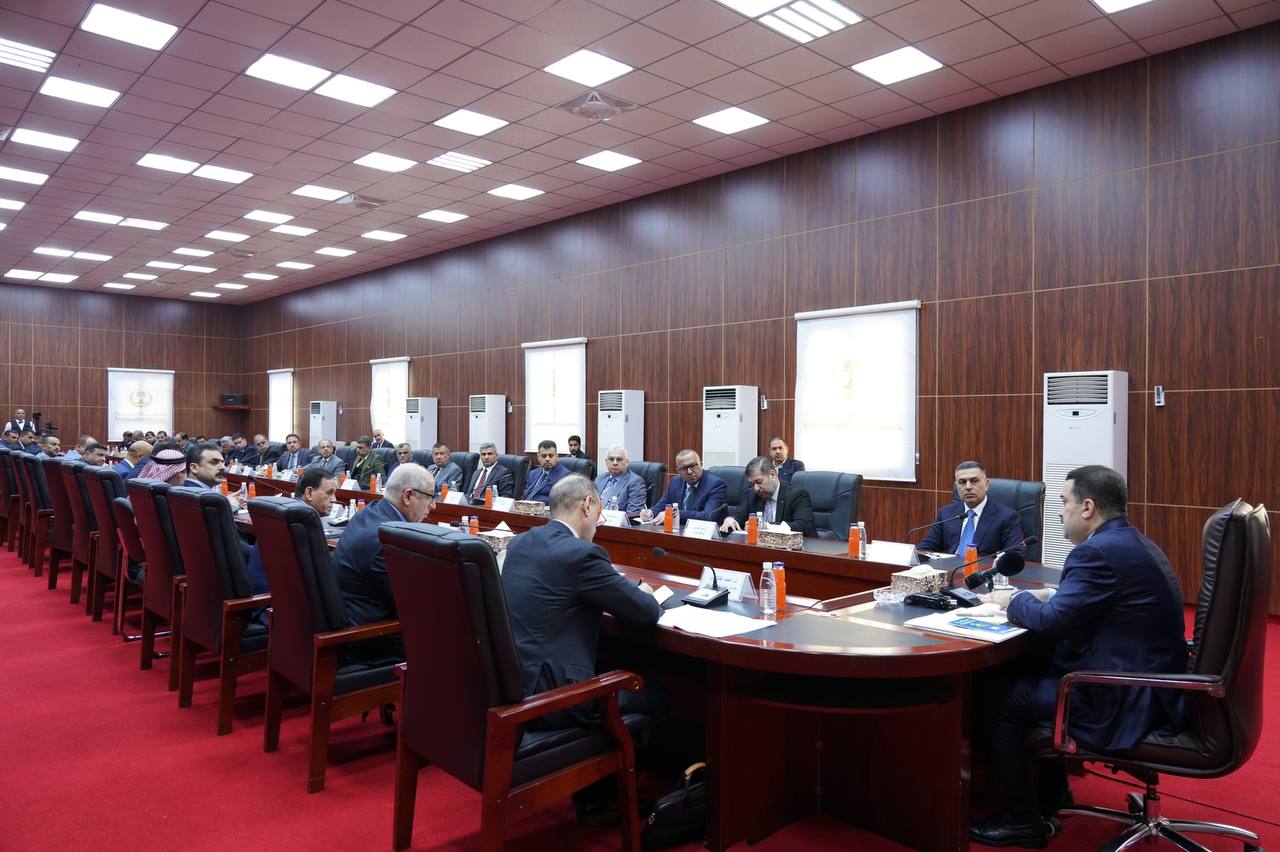 السوداني يجتمع بمسؤولي الدوائر الخدمية في البصرة