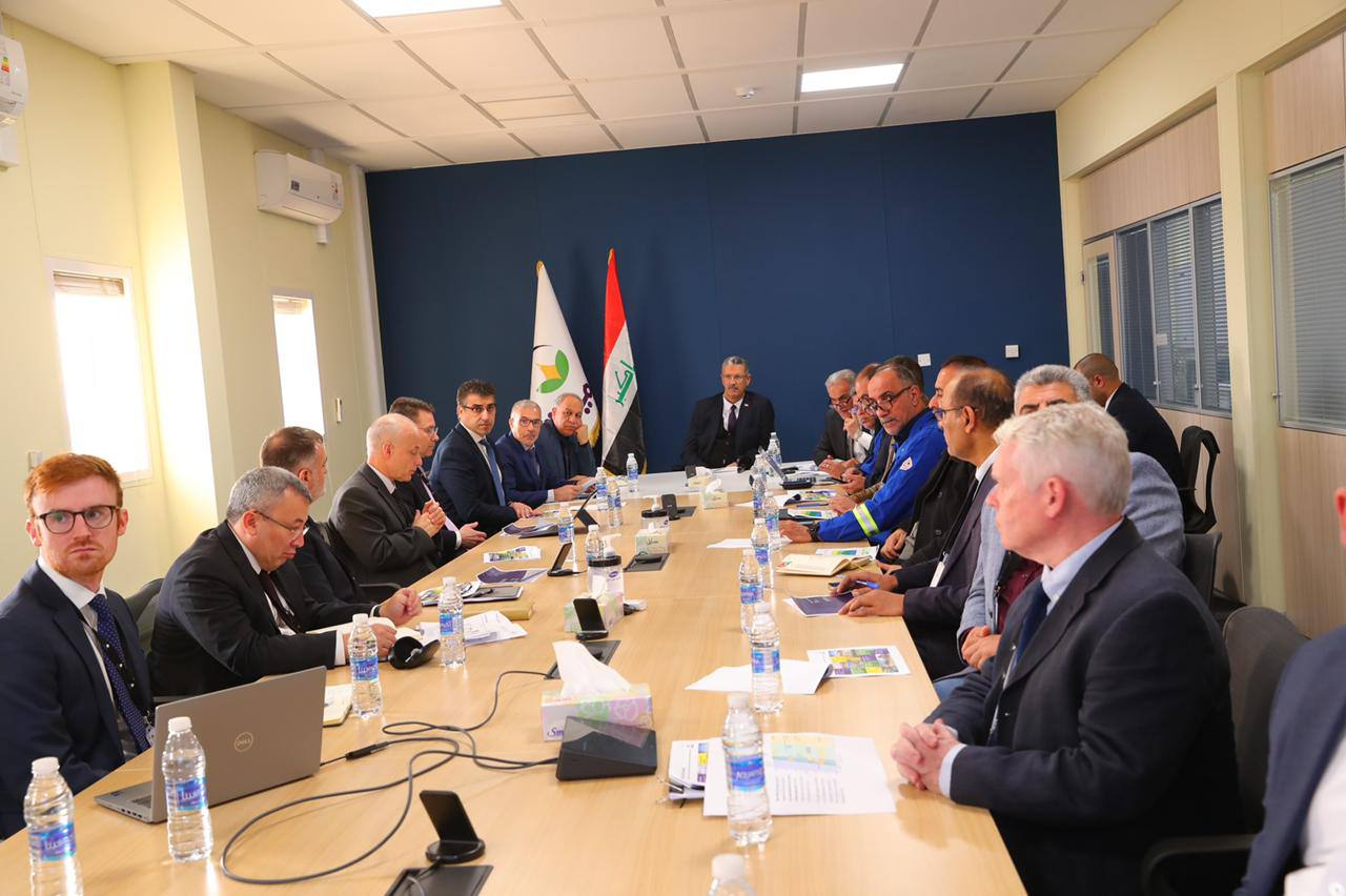 النفط: نسعى لرفع الطاقة الإنتاجية لحقل الرميلة لمليون و700 الف برميل يومياً