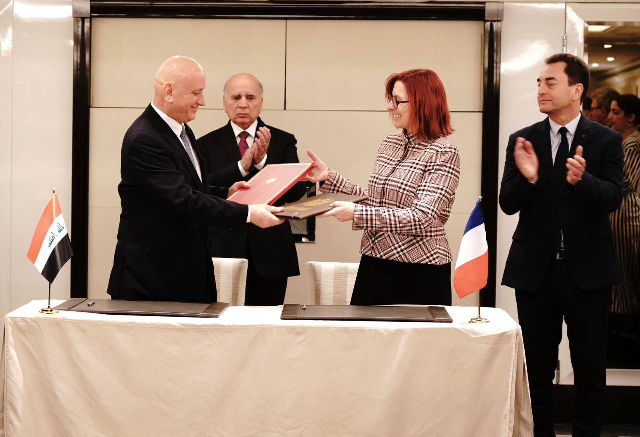 العراق وفرنسا يوقّعان مذكرات تفاهم في مجالات الأبحاث الطبية والآثار والتطوير الدبلوماسي