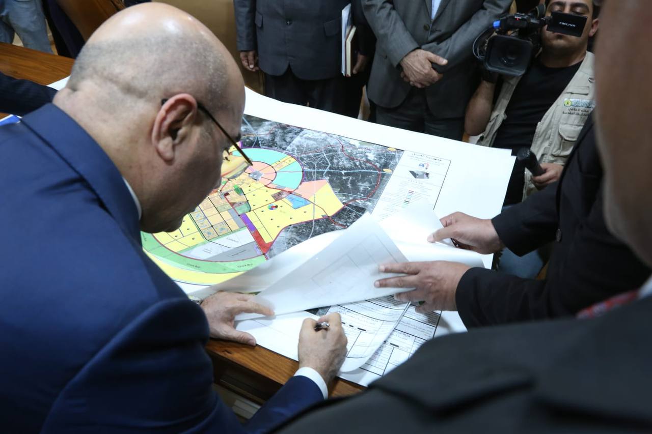 صادقت عليه الوزارة سابقاً ضمن مبادرة "داري".. وزير الاعمار يصادق على تحديث التصميم الاساس لمدينة الضفاف السكنية في كربلاء