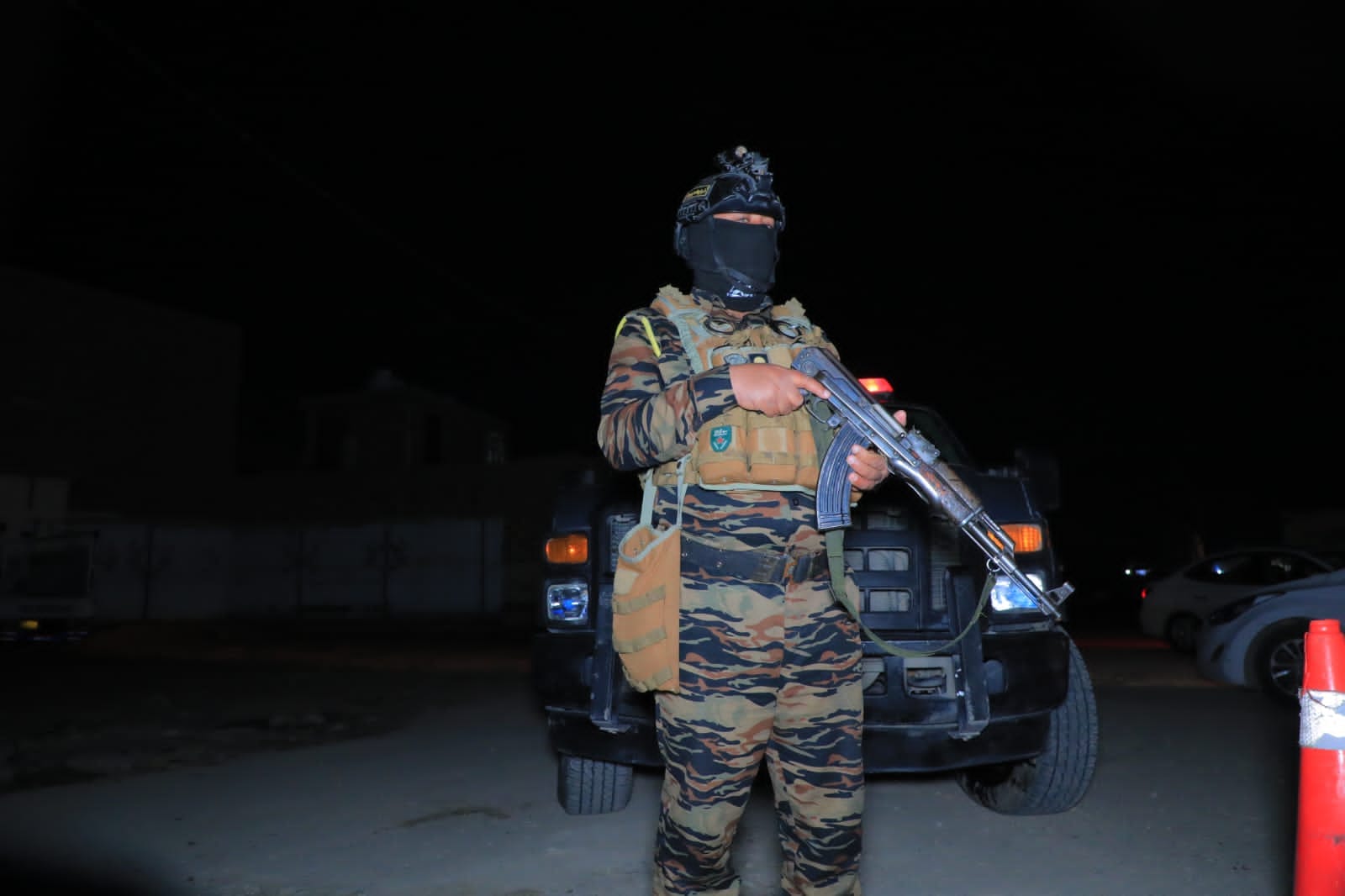 النجف.. اعتقال متهمين امتهنا سرقة الدرجات النارية و"الموبايلات" تحت تهديد السلاح