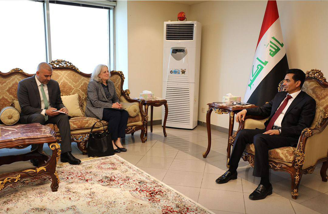 العراق وأمريكا يبحثان آلية التعاون بمجال النقل