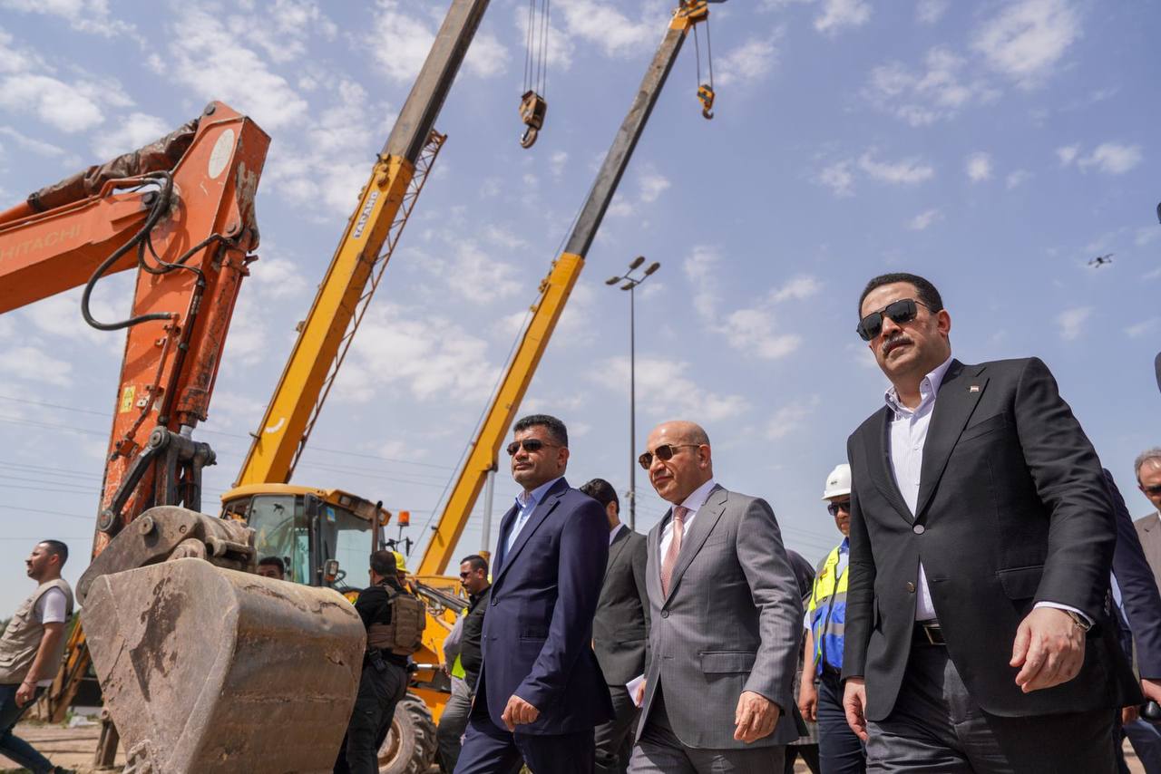 السوداني يعلن المباشرة بتنفيذ أول ثلاثة مشاريع تُعنى بتخفيف الزحامات المرورية في بغداد