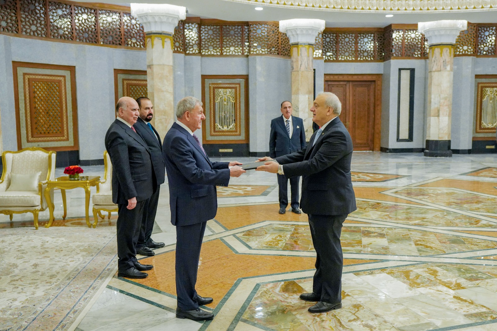 رئيس الجمهورية يتسلم أوراق اعتماد عدد من السفراء (صور)