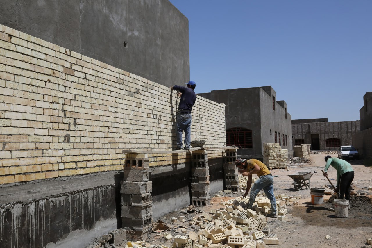 متكامل الخدمات ومجهز بالطاقة على مدار اليوم.. العتبة الحسينية تشييد حيا سكنيا للفقراء في كربلاء (صور)