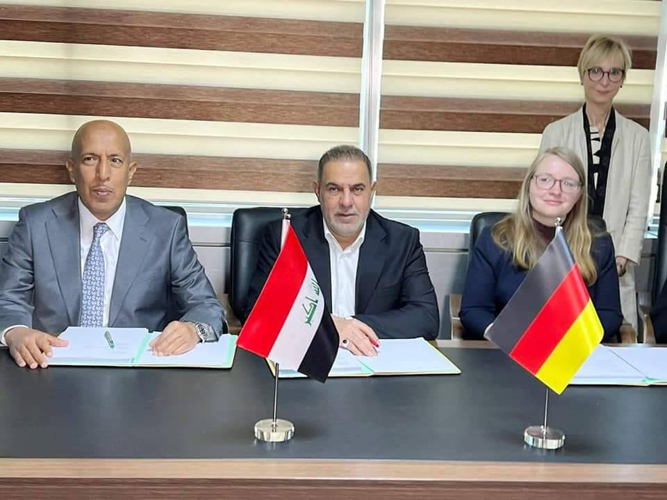 وزارة الإعمار توقع اتفاقية مع بنك التنمية الألماني لإنشاء مشروع ماء الخضر والدراجي في المثنى
