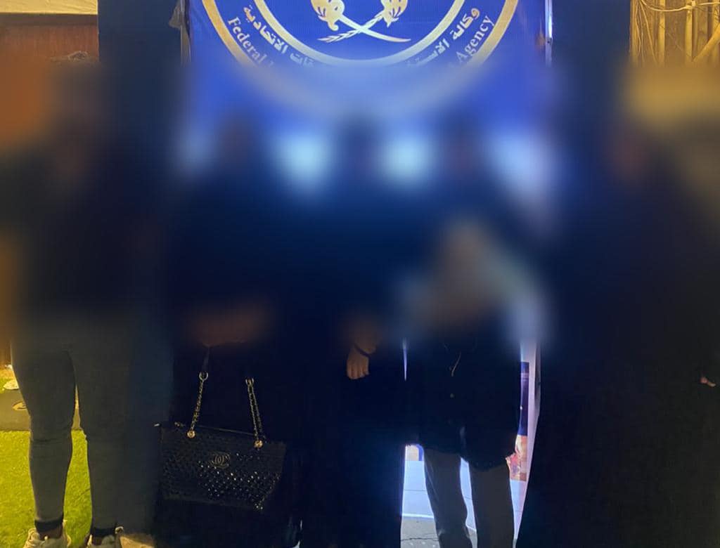 معظمها نساء .. تفكيك عصابة اثناء محاولة أفرادها بيع طفل بمبلغ 25 مليون دينار في بغداد