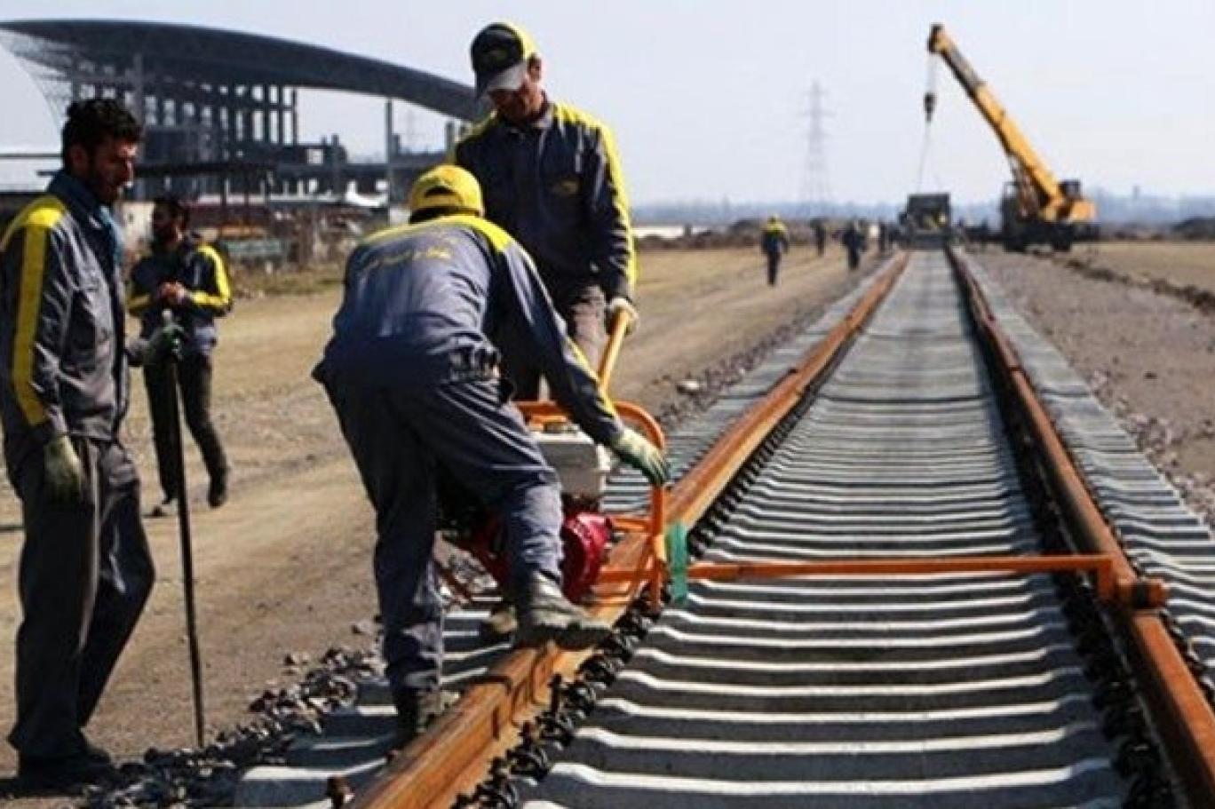 السعودية تكشف عن مقترح لتأسيس سكة حديد من البحر الأحمر إلى العراق