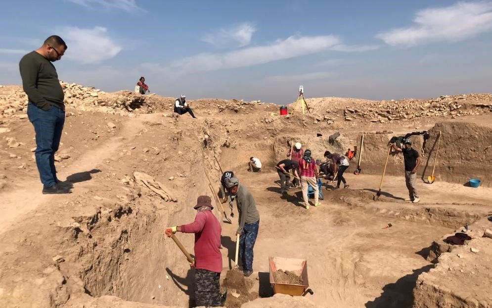 تجذب السراق والسُياح معا.. الإهمال يهدد 99٪ من آثار ذي قار غير المكتشفة