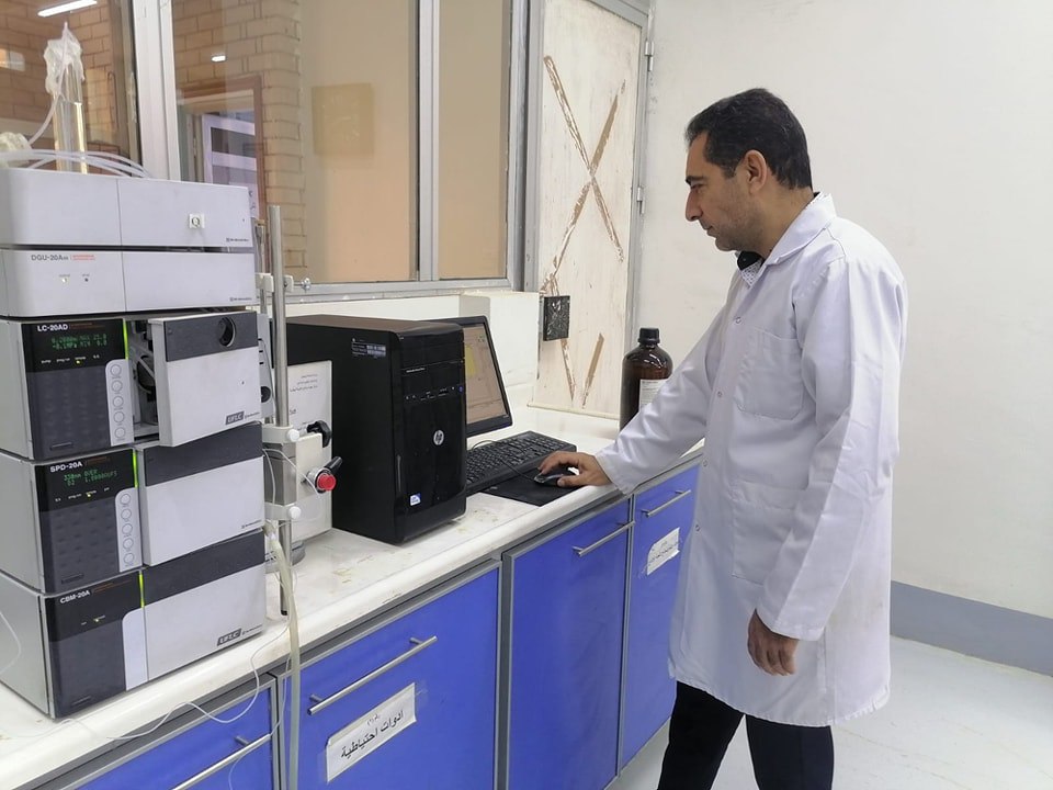 الصناعـة تنتج اول وجبـة مـن بحـث يعالج أمراض الدواجن البكتيرية والفطرية