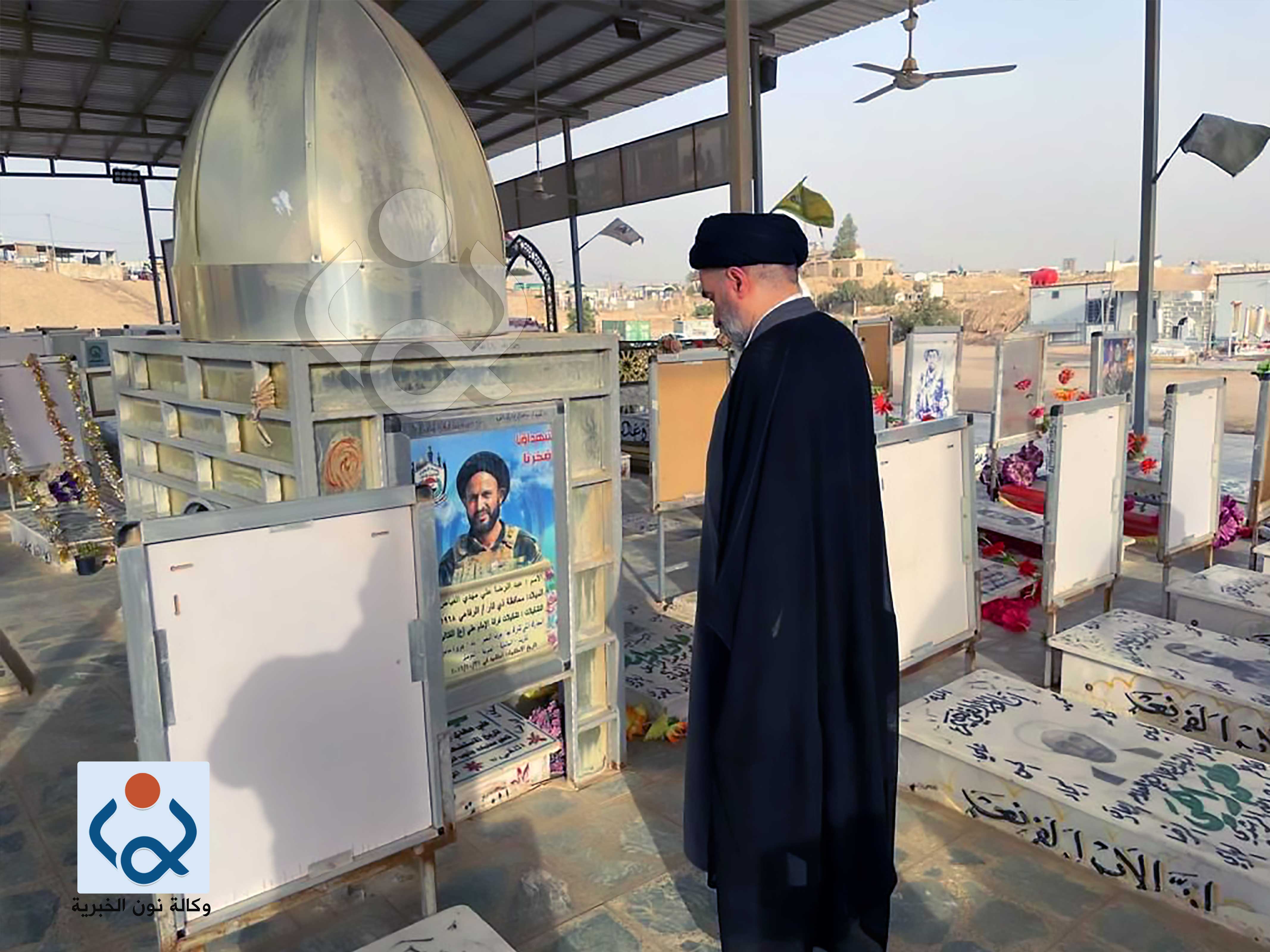 في ذكرى الفتوى.. السيد محمد رضا السيستاني يزور قبور شهداء فتوى الدفاع الكفائي (صور)